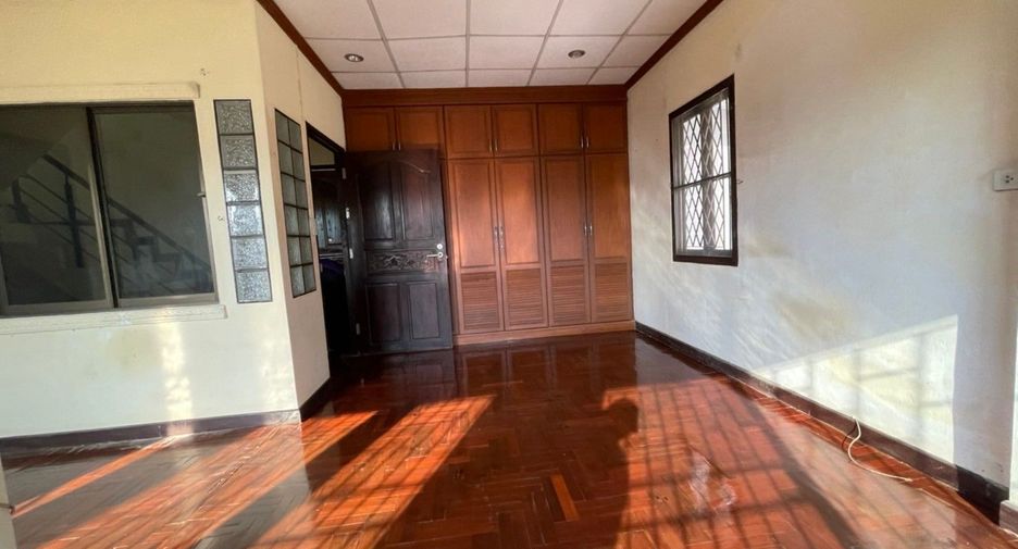 Casa adosada en venta de estudio en Mueang Nonthaburi, Nonthaburi