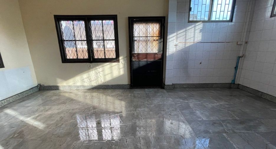 Casa adosada en venta de estudio en Mueang Nonthaburi, Nonthaburi
