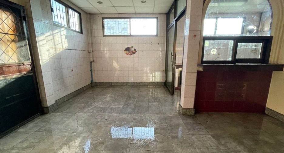 Casa adosada en venta de estudio en Mueang Nonthaburi, Nonthaburi