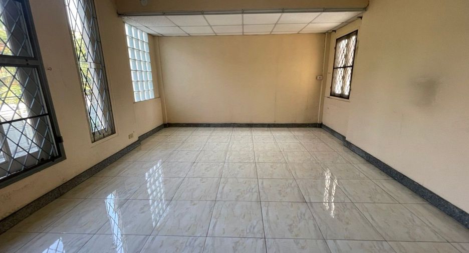 Casa adosada en venta de estudio en Mueang Nonthaburi, Nonthaburi