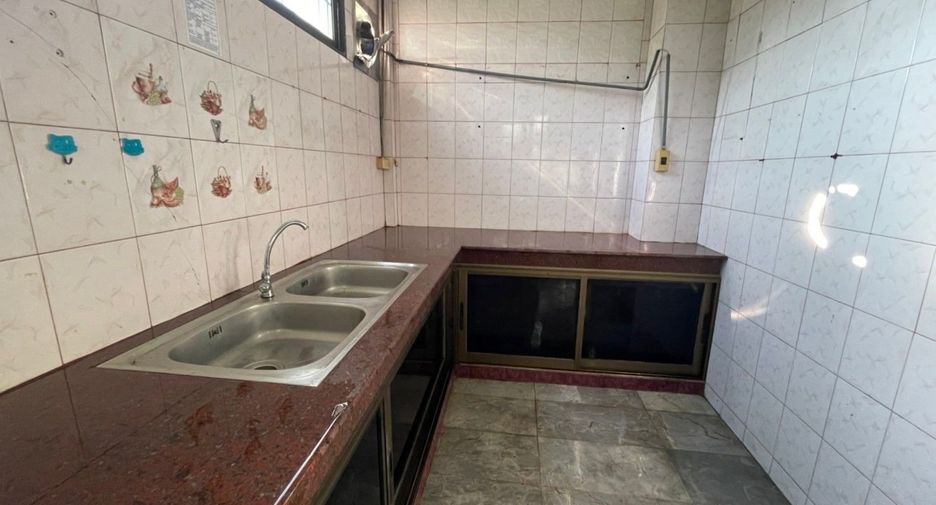 Casa adosada en venta de estudio en Mueang Nonthaburi, Nonthaburi