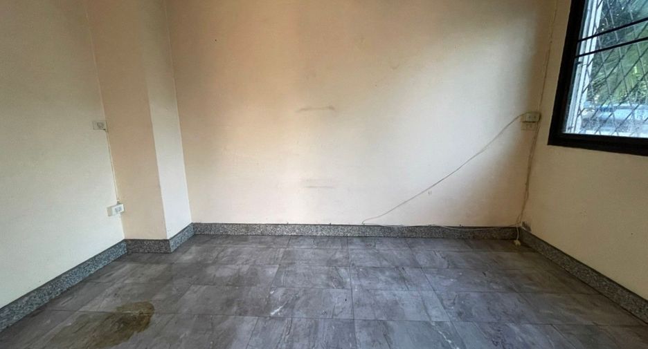 Casa adosada en venta de estudio en Mueang Nonthaburi, Nonthaburi