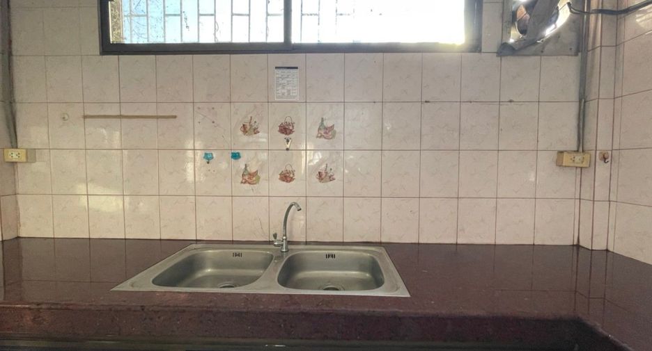 Casa adosada en venta de estudio en Mueang Nonthaburi, Nonthaburi