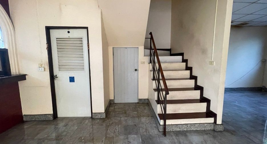 Casa adosada en venta de estudio en Mueang Nonthaburi, Nonthaburi