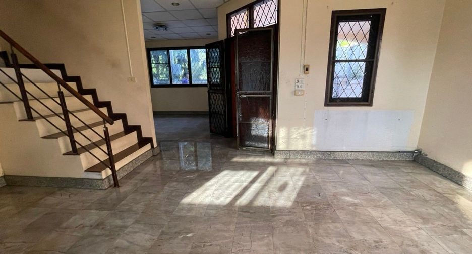 Casa adosada en venta de estudio en Mueang Nonthaburi, Nonthaburi