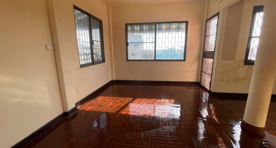 Casa adosada en venta de estudio en Mueang Nonthaburi, Nonthaburi
