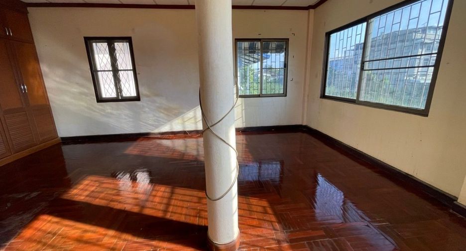Casa adosada en venta de estudio en Mueang Nonthaburi, Nonthaburi