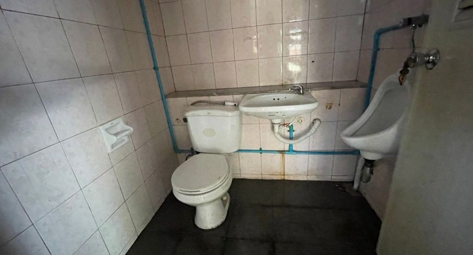 Casa adosada en venta de estudio en Mueang Nonthaburi, Nonthaburi
