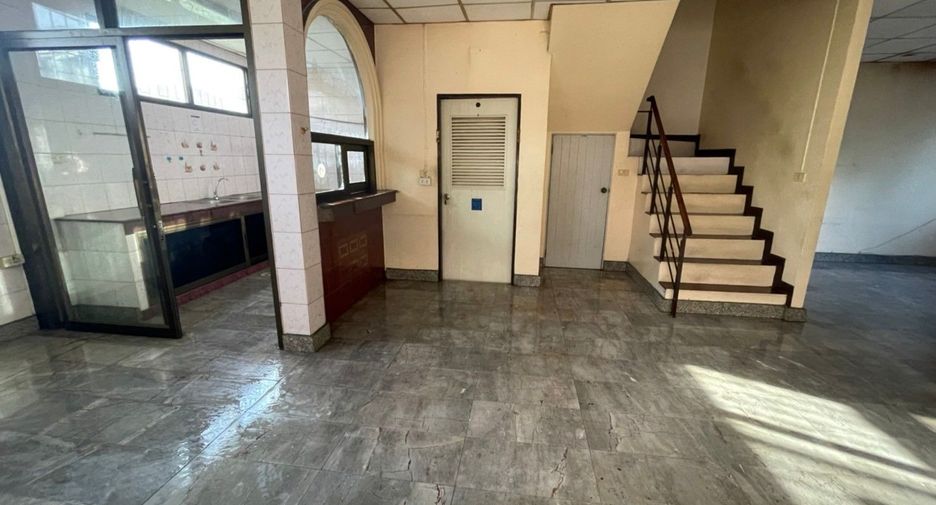 Casa adosada en venta de estudio en Mueang Nonthaburi, Nonthaburi