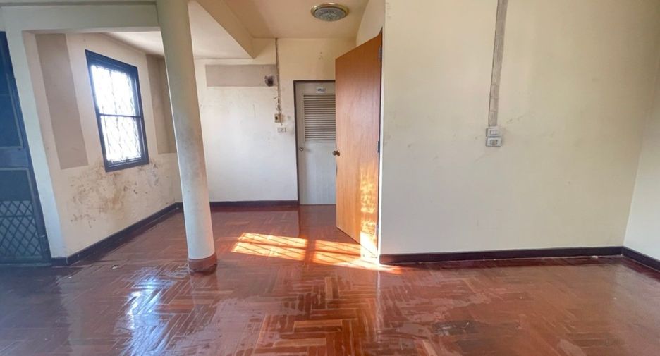 Casa adosada en venta de estudio en Mueang Nonthaburi, Nonthaburi