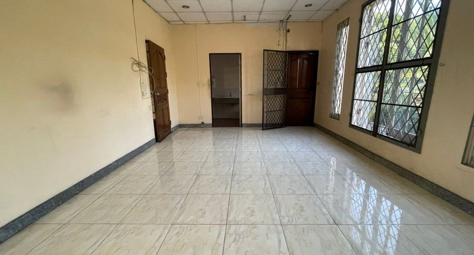 Casa adosada en venta de estudio en Mueang Nonthaburi, Nonthaburi