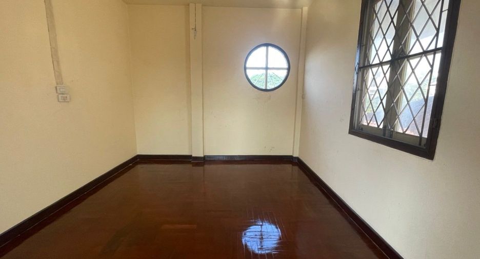 Casa adosada en venta de estudio en Mueang Nonthaburi, Nonthaburi