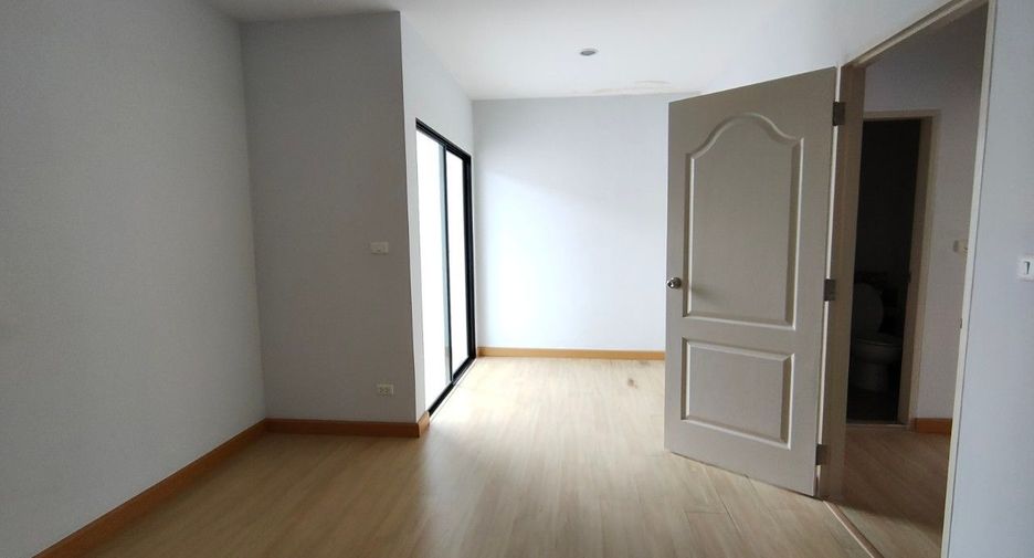 For sale studio townhouse in Prawet, Bangkok