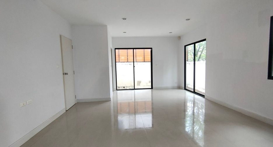 For sale studio townhouse in Prawet, Bangkok