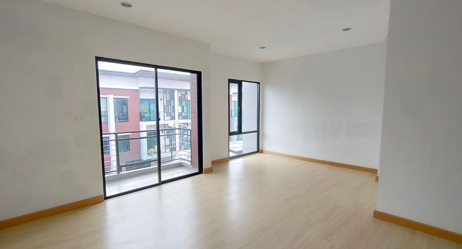 For sale studio townhouse in Prawet, Bangkok