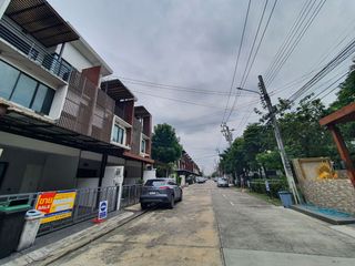 Casa adosada en venta de estudio en Khan Na Yao, Bangkok