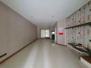 Casa adosada en venta de estudio en Khan Na Yao, Bangkok