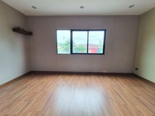 Casa adosada en venta de estudio en Khan Na Yao, Bangkok