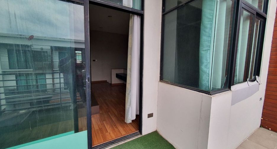 For sale studio townhouse in Khan Na Yao, Bangkok