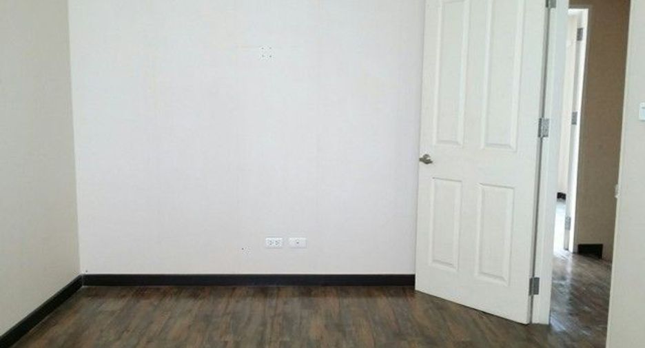 For sale studio townhouse in Lat Krabang, Bangkok