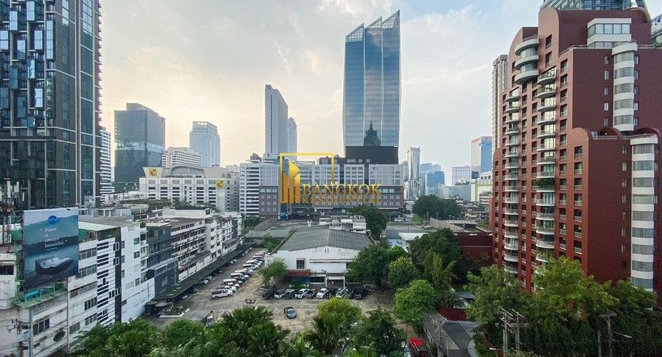 For rent 2 bedrooms condo in Pathum Wan, Bangkok