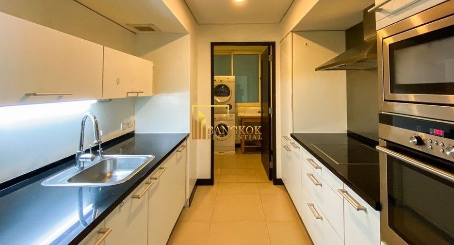 For rent 2 bedrooms condo in Pathum Wan, Bangkok