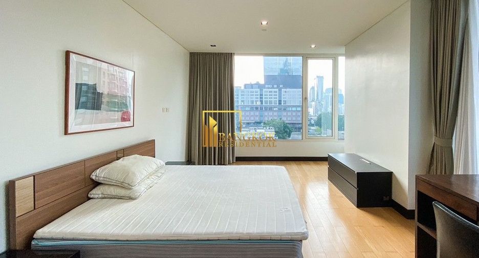 For rent 2 bedrooms condo in Pathum Wan, Bangkok