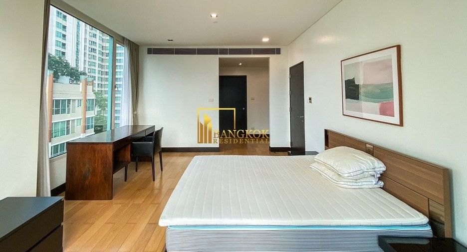 For rent 2 bedrooms condo in Pathum Wan, Bangkok