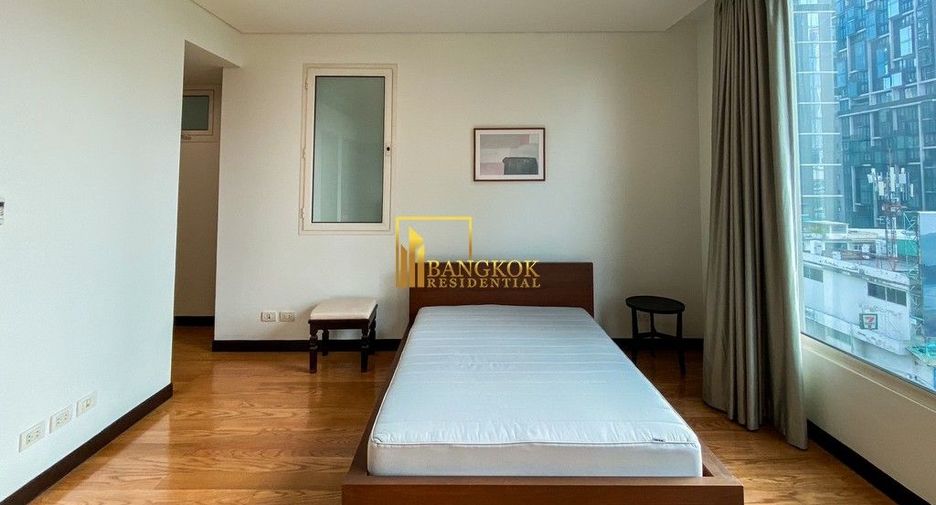For rent 2 bedrooms condo in Pathum Wan, Bangkok