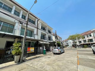出售 公寓 联排别墅 在 Lat Phrao, 曼谷