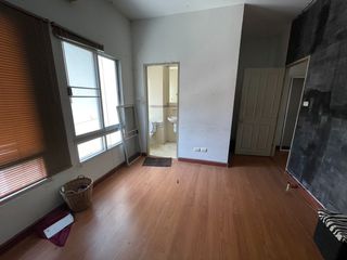 出售 公寓 联排别墅 在 Lat Phrao, 曼谷