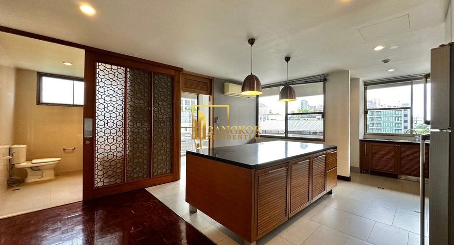 Apartamento en alquiler de 3 habitaciones en Khlong Toei, Bangkok