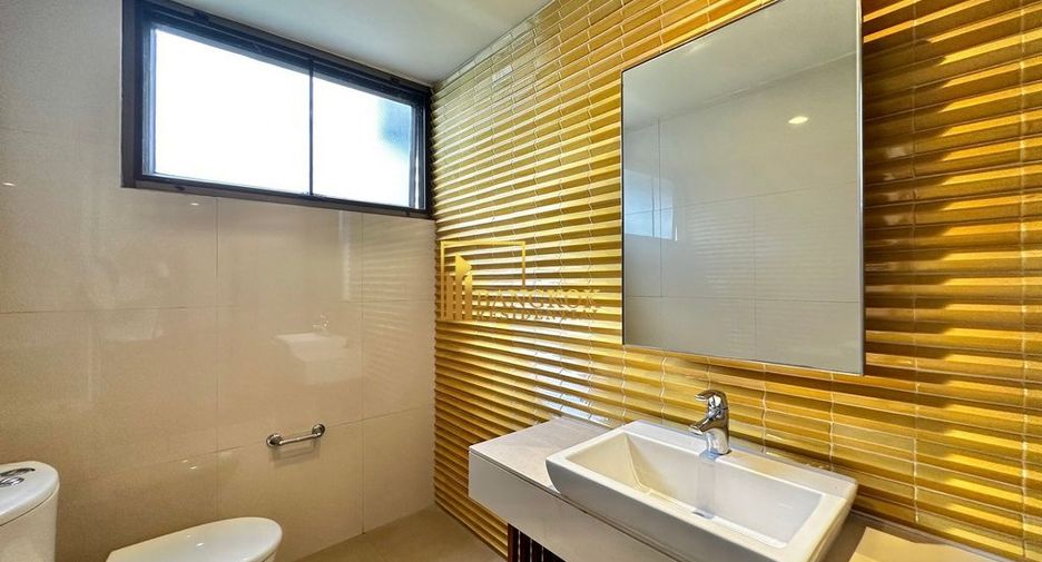 Apartamento en alquiler de 3 habitaciones en Khlong Toei, Bangkok