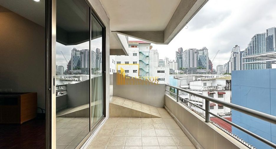 Apartamento en alquiler de 3 habitaciones en Khlong Toei, Bangkok