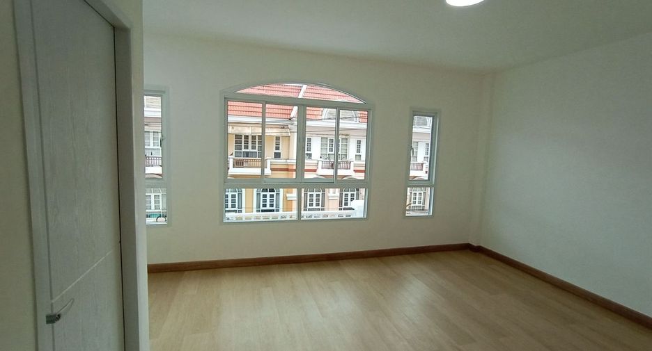 À vendre studio maison de ville à Bang Khen, Bangkok