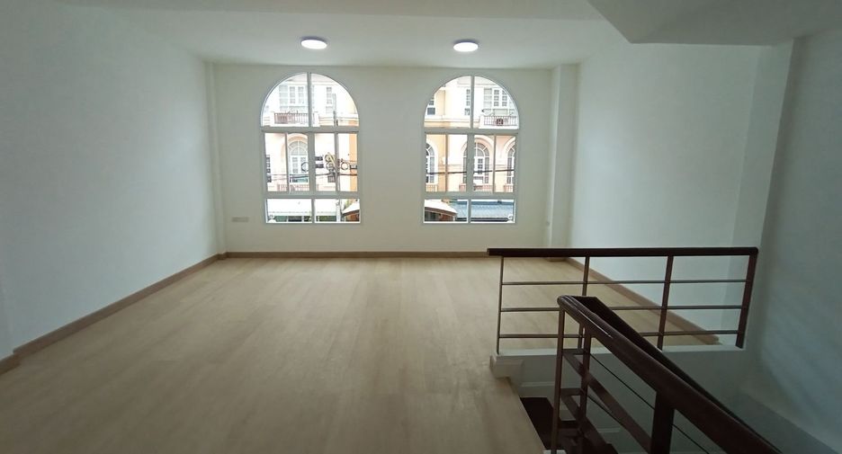 À vendre studio maison de ville à Bang Khen, Bangkok