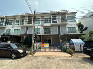 Reihenhaus zum Kauf mit Studio in Prawet, Bangkok