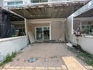 Reihenhaus zum Kauf mit Studio in Prawet, Bangkok