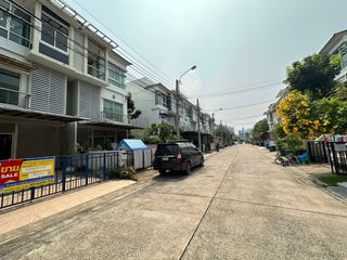 Reihenhaus zum Kauf mit Studio in Prawet, Bangkok