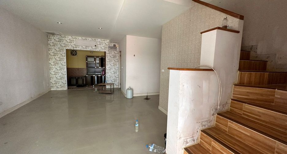 Reihenhaus zum Kauf mit Studio in Prawet, Bangkok