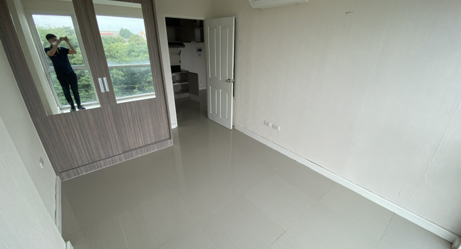 For sale studio condo in Bang Na, Bangkok