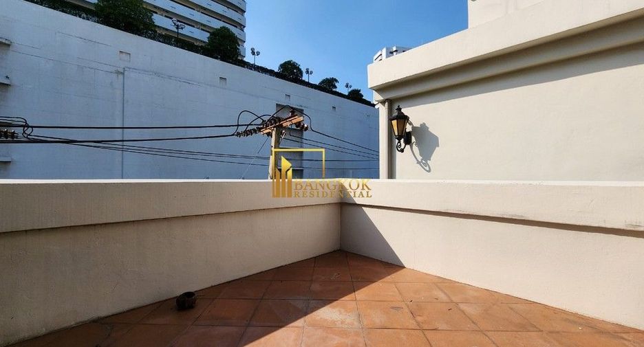 Reihenhaus zur Miete mit 3 Zimmer in Watthana, Bangkok