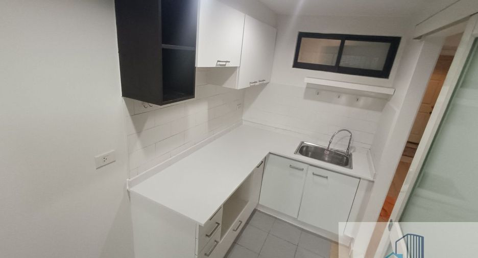 For sale 2 bedrooms condo in Yan Nawa, Bangkok