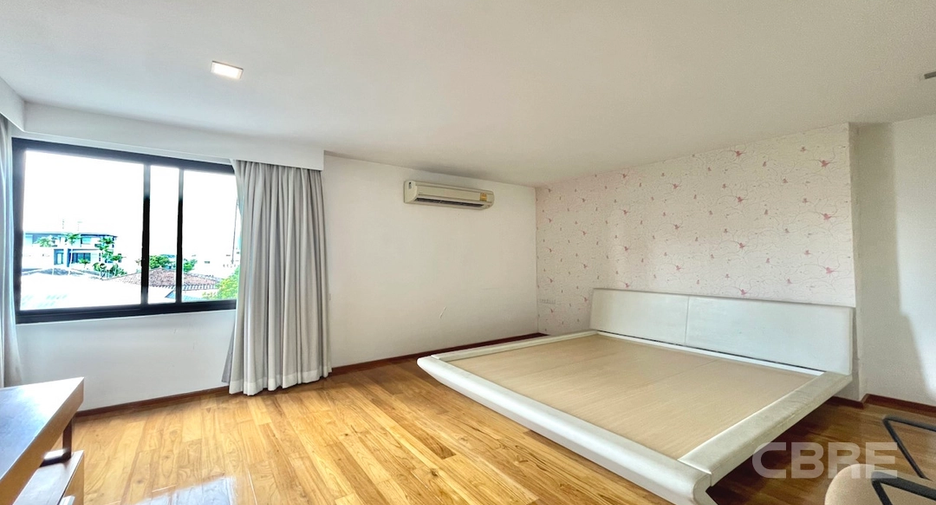 For sale 5 bedrooms house in Watthana, Bangkok