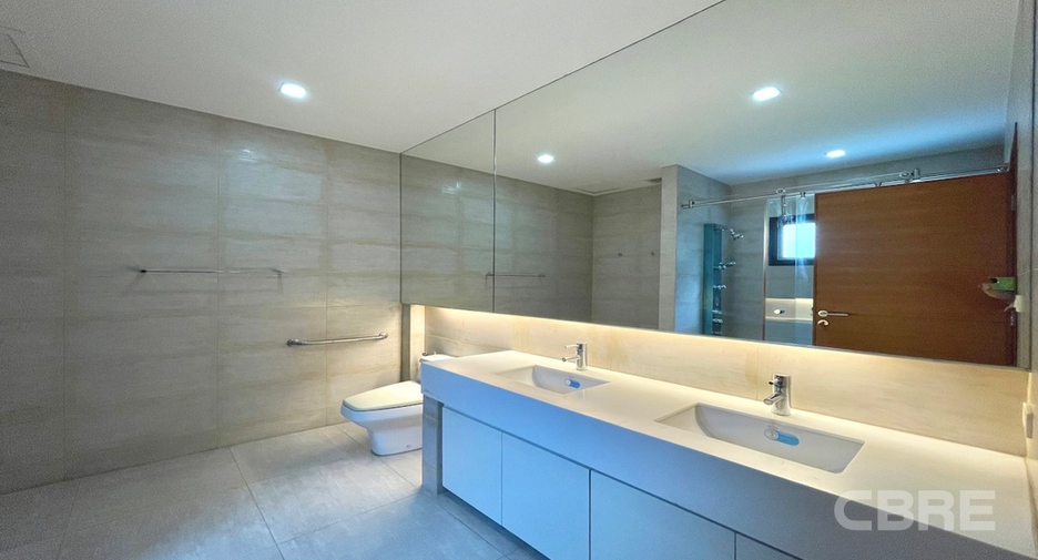 For sale 5 bedrooms house in Watthana, Bangkok