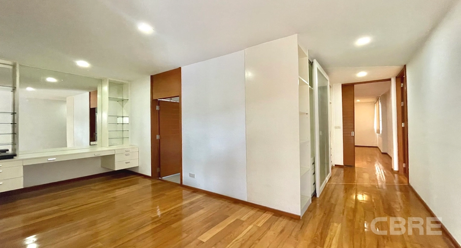 For sale 5 bedrooms house in Watthana, Bangkok