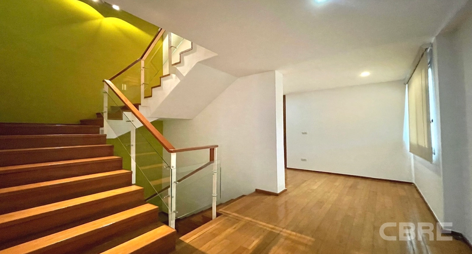 For sale 5 bedrooms house in Watthana, Bangkok
