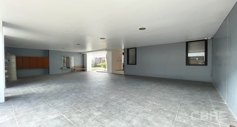 For sale 5 bedrooms house in Watthana, Bangkok
