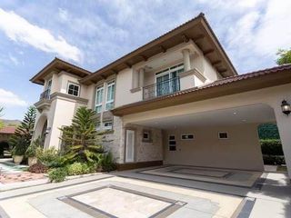 For rent 4 Beds house in Bang Kapi, Bangkok