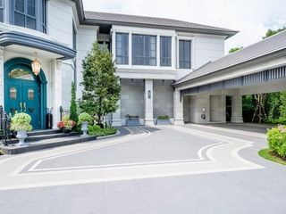 For rent and for sale 4 bed house in Bang Kapi, Bangkok